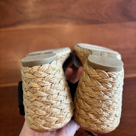 Tommy Bahama Sakura Stretch Wedges - Picture 7 of 9